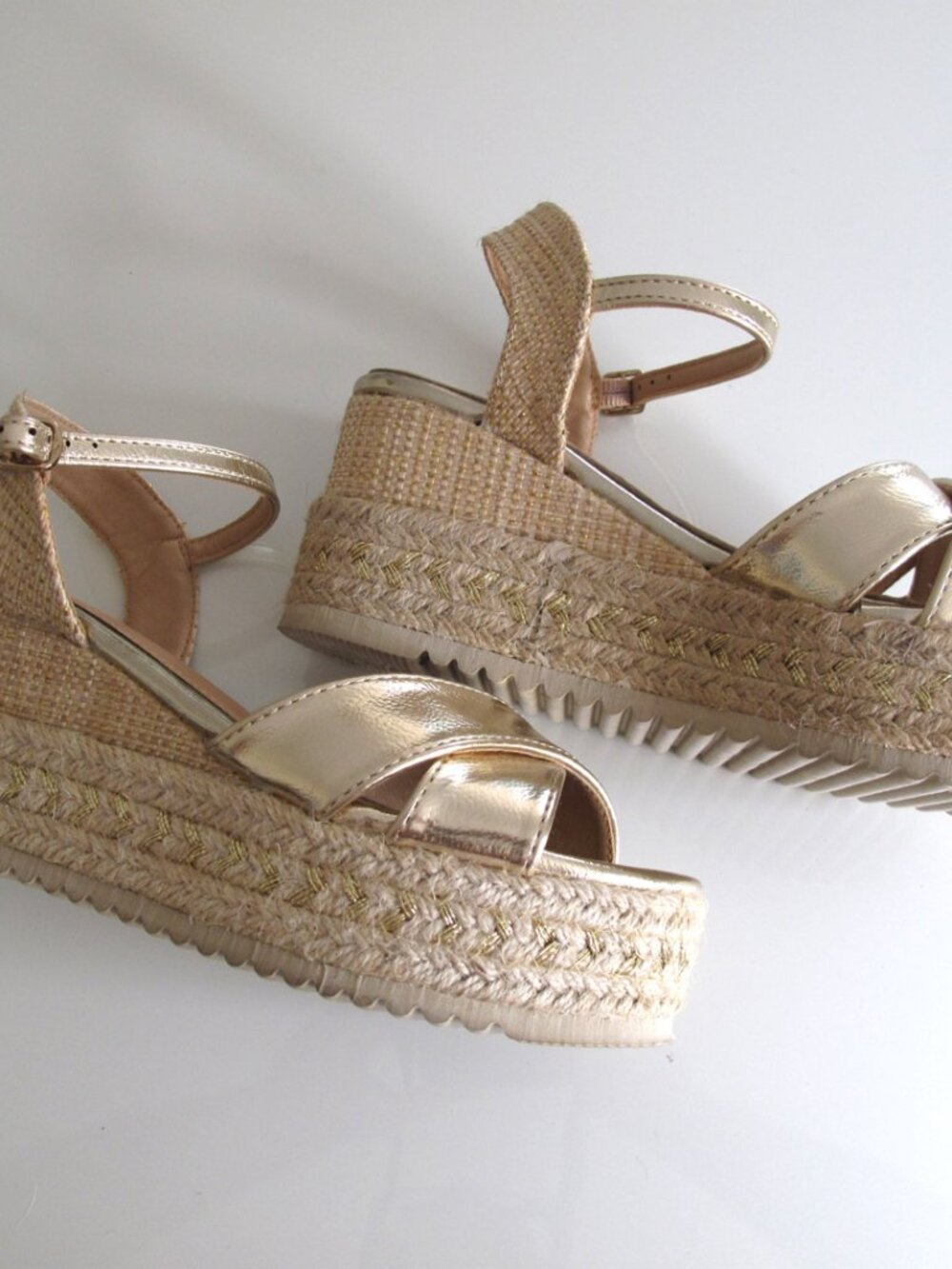 WOMEN'S Gold tone SANDALS size 6 or 6.5 ESPADRILLE BKS Brand PLATFORM WEDGE